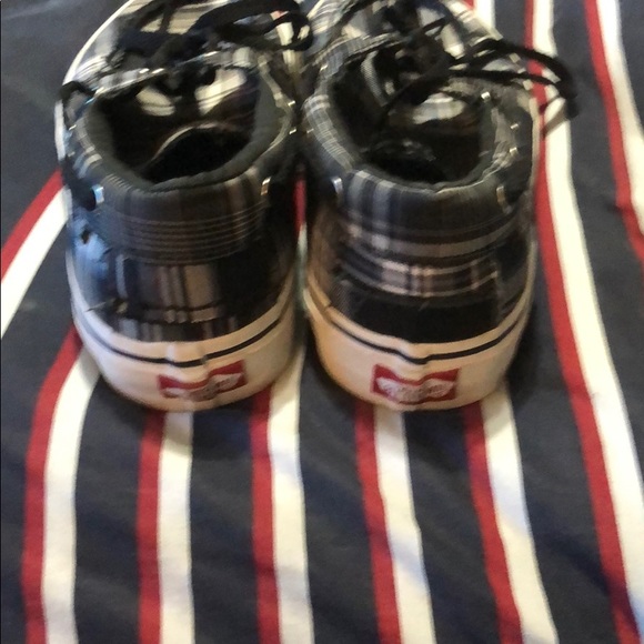 Vans - Picture 3 of 6